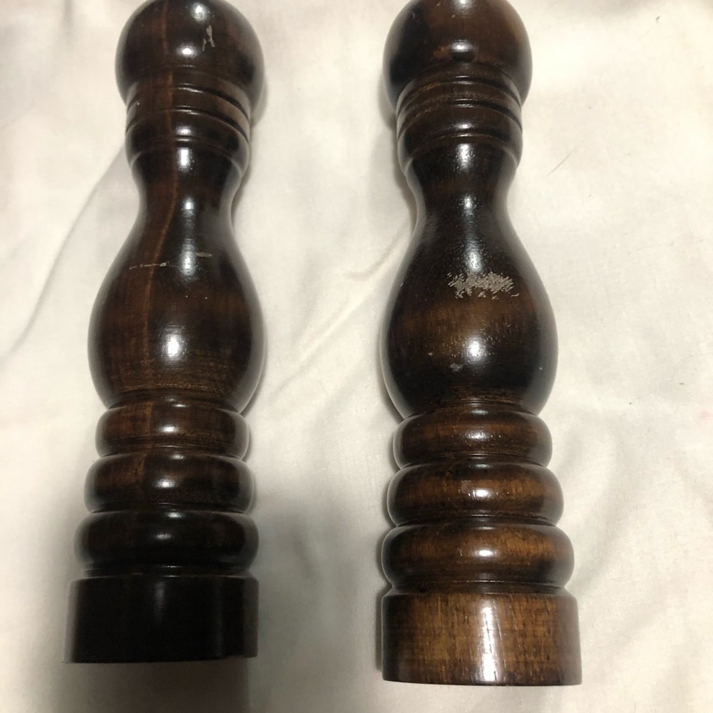 Wooden salt/pepper